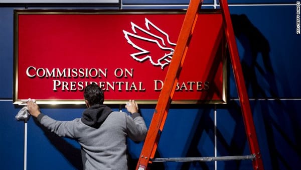 Academics, Politicos Raise Pressure on Debate Commission to Allow Independents